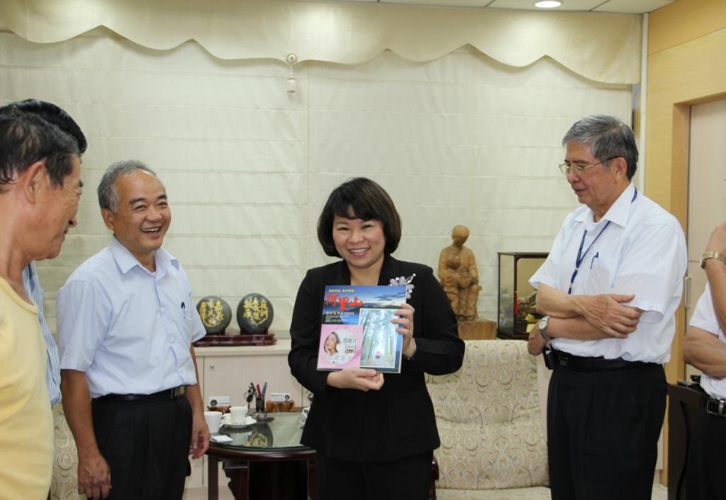 102年拜訪嘉義市長黃敏惠 