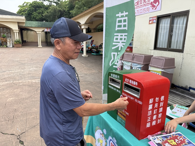 苗栗郵局辦理「中華郵政樂齡運動－森呼吸 漫三義」暨「彩繪母親節明信片」活動 