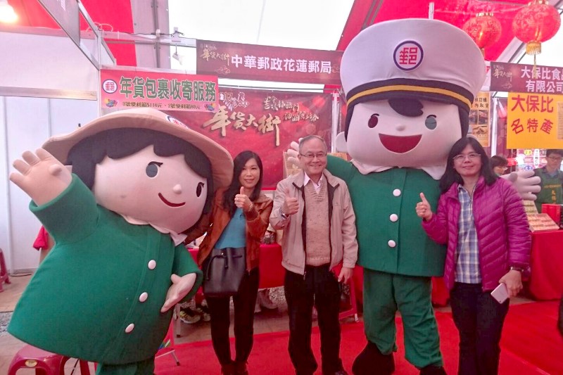 參與年貨大街活動提供包裹收件服務 