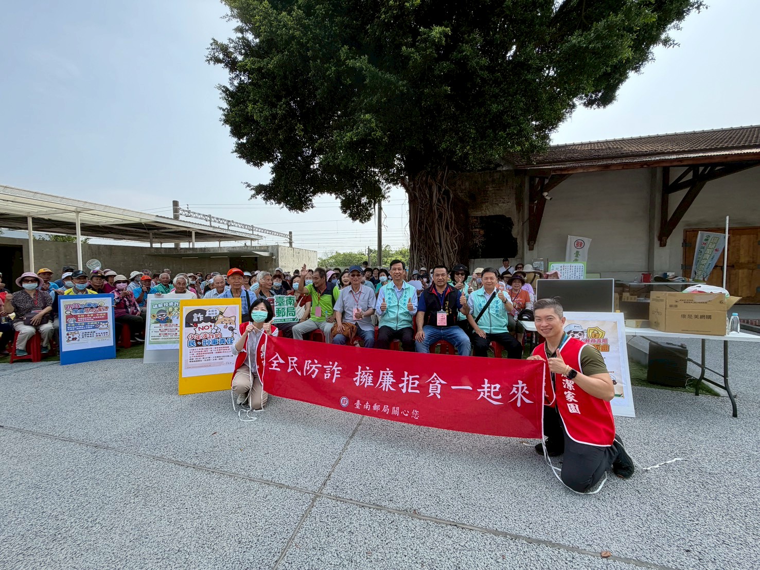 祖孫鐵道同郵趣  臺南郵局辦理銀髮樂齡活動 