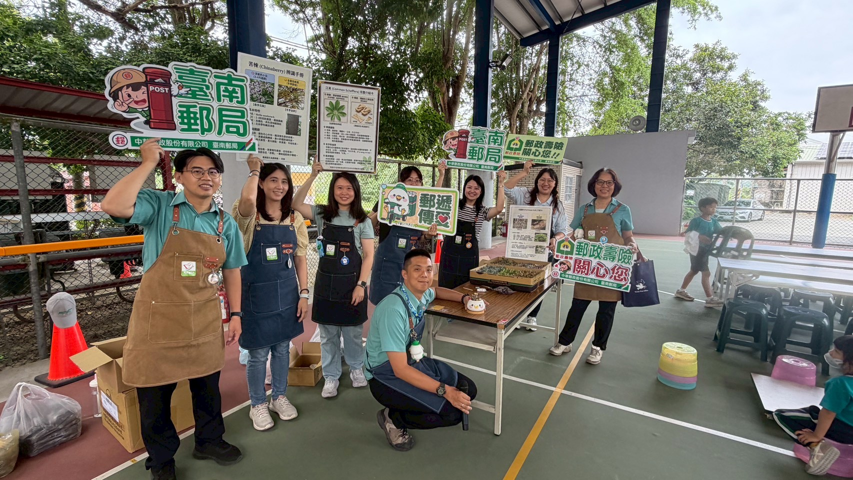 臺南郵局前進北寮國小進行環境教育植栽活動 