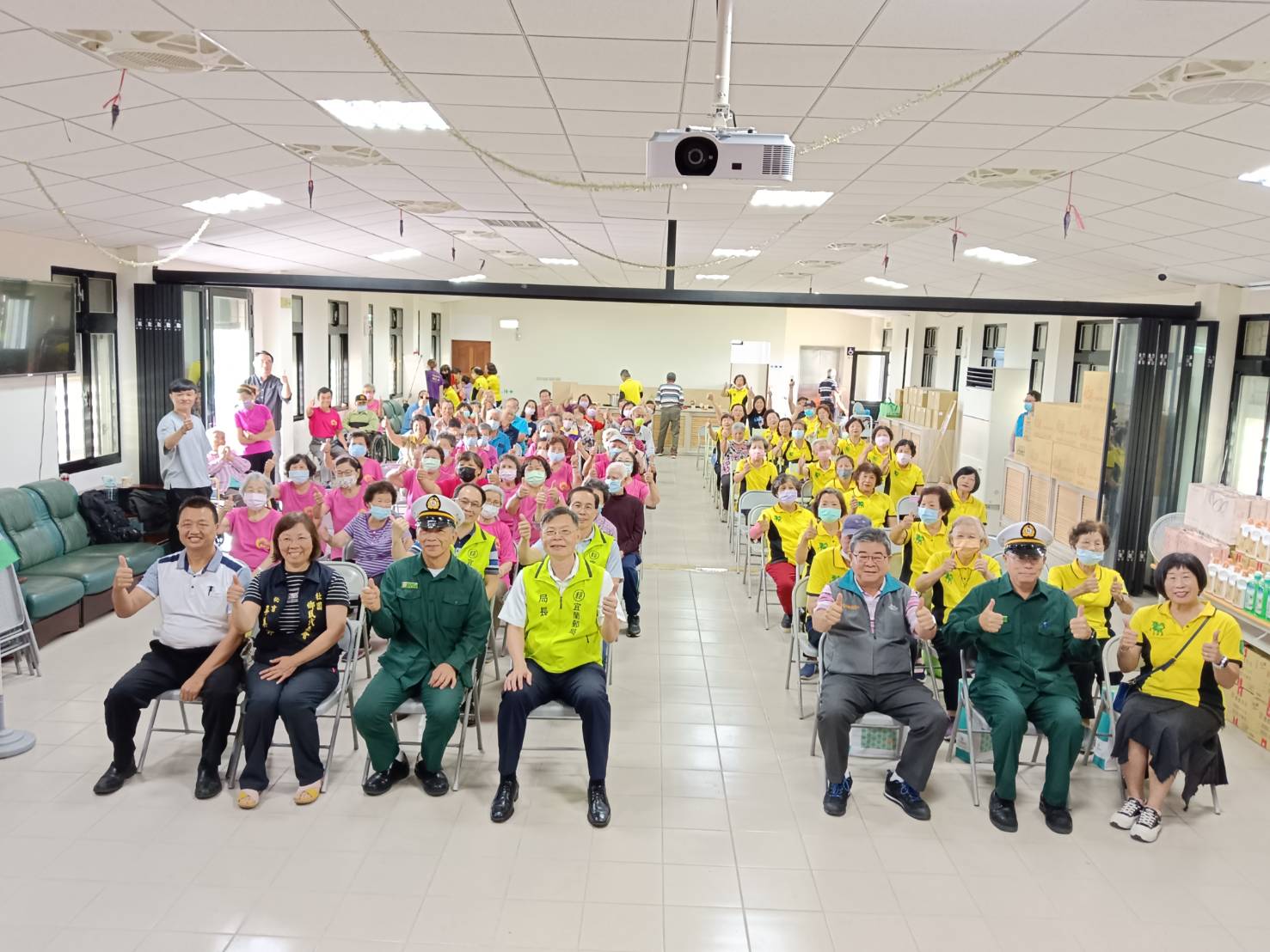宜蘭郵局「端午敬老郵溫馨」活動  獨居長者笑開懷 