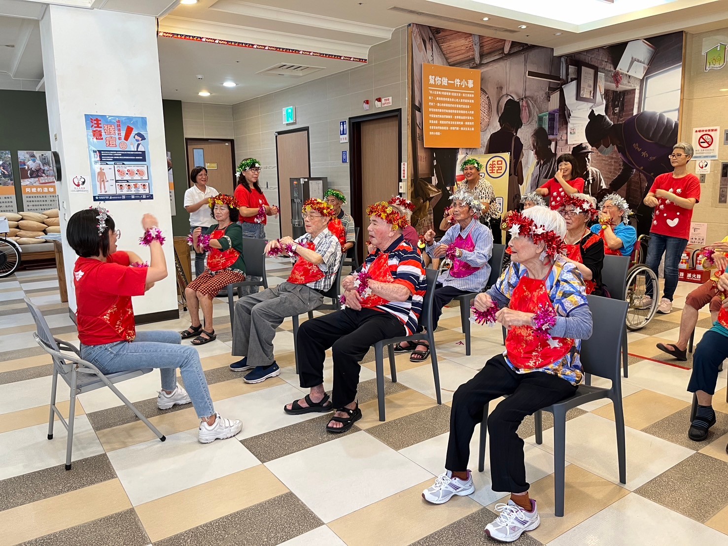 快樂養老 活得更好-郵政協會關懷長者捐物資 