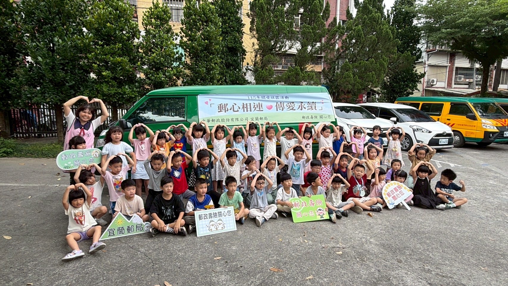 宜蘭郵局辦理母親節明信片書寫活動　小朋友傳遞溫馨祝福 