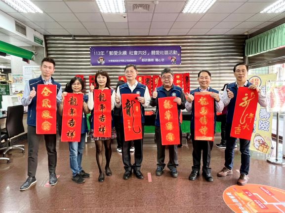 新春揮毫贈春聯 