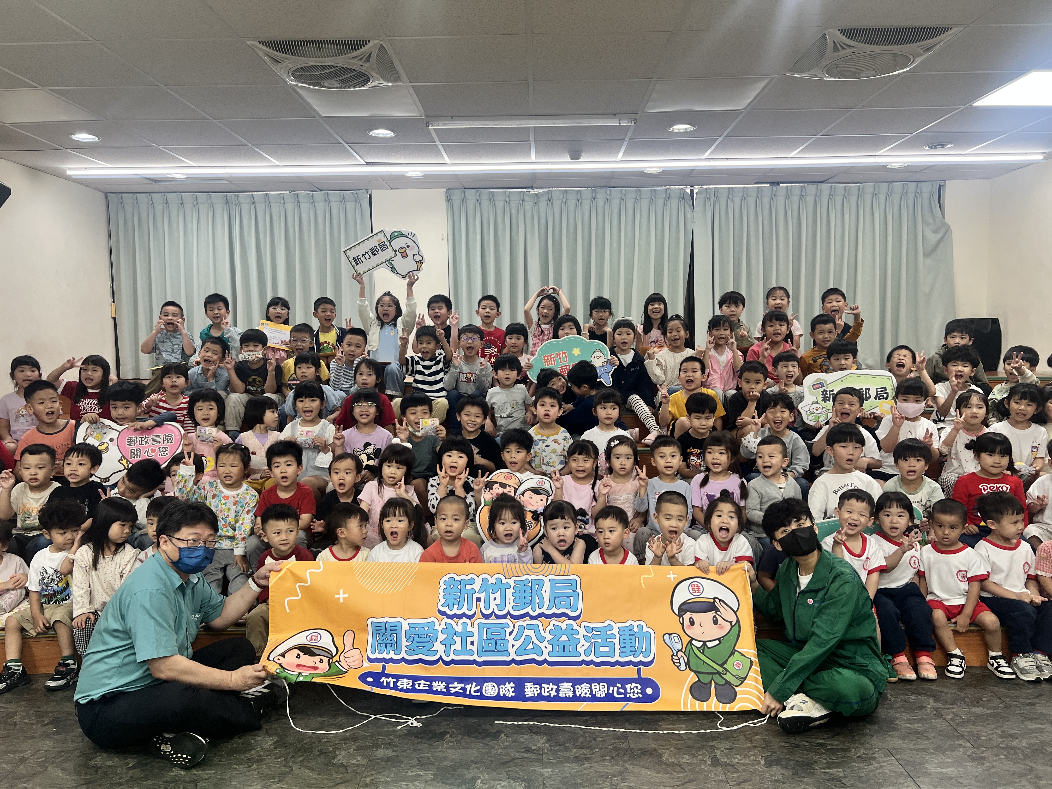竹郵攜手在地幼兒園　萌童手寫明信片傳愛迎母親節 