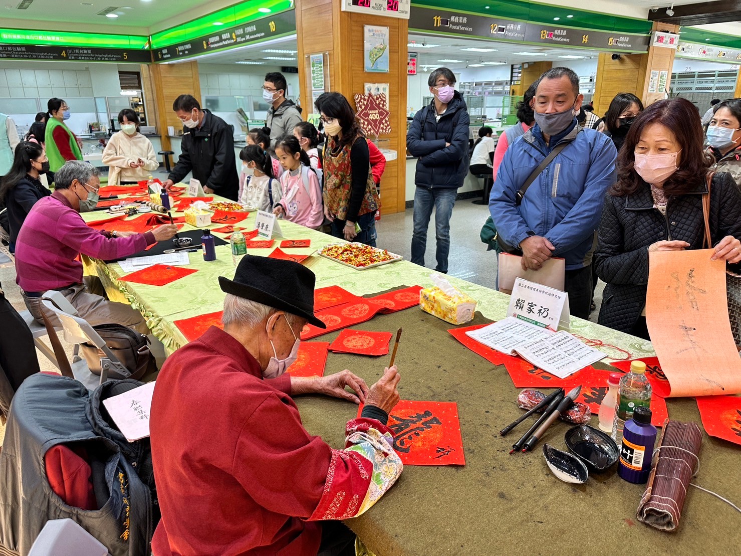 臺南郵局113年祥龍瑞氣賀新春揮毫贈春聯活動