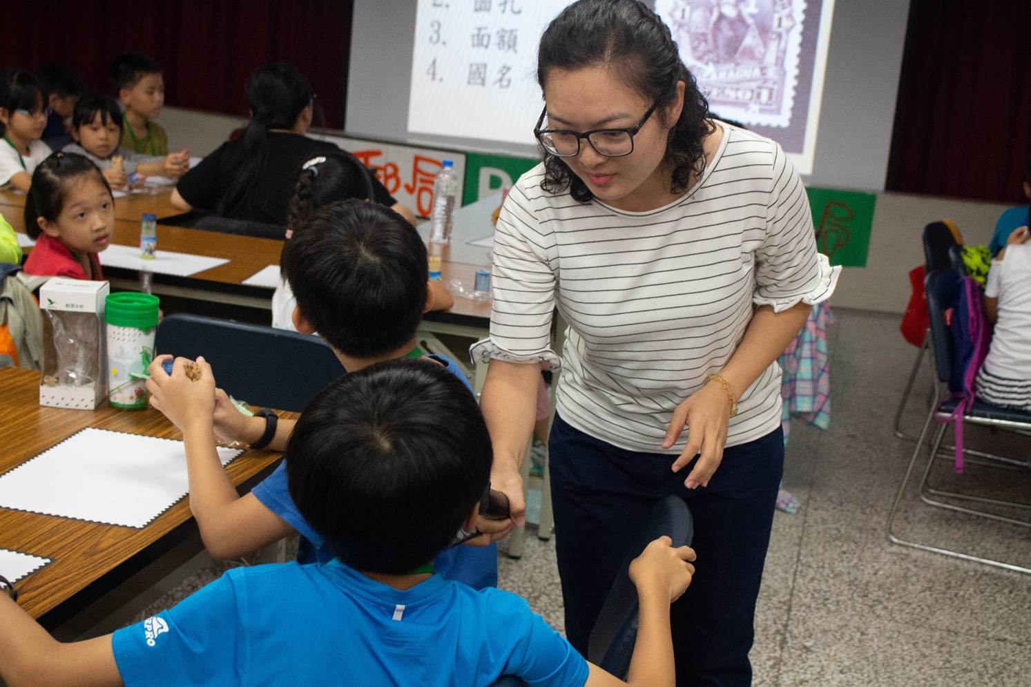 暑期親子集郵營及明信片書寫活動