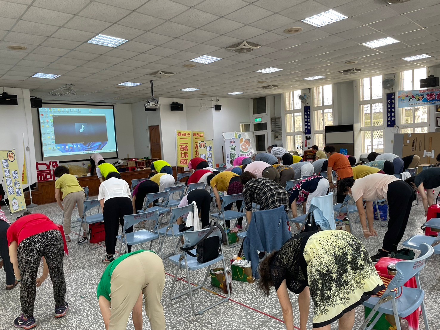 郵局壽險新知交流座談-銀髮長輩熱情舞動一夏