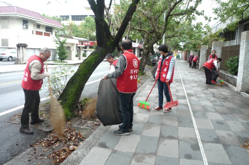關愛社區清淨家園打掃活動
