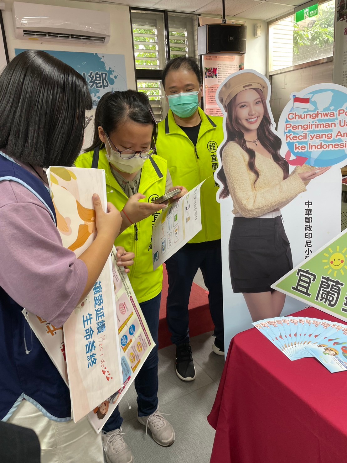 宜蘭郵局假「水的故鄉」蓁巷社區 宣導「印尼小額安心匯款」服務