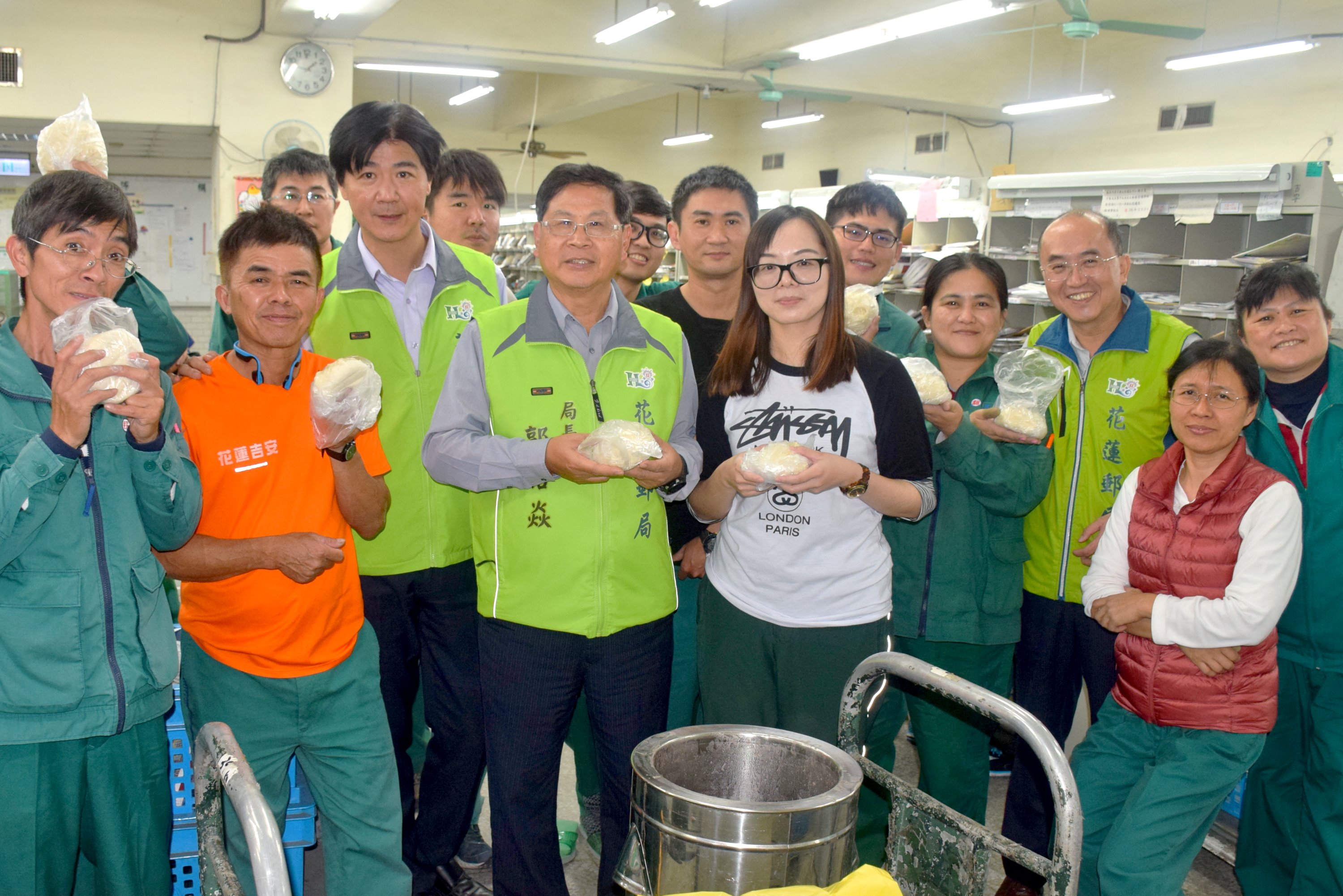 0206強震郭局長慰問外勤同仁