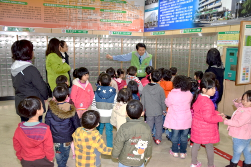 小樹幼兒園參訪花蓮郵局