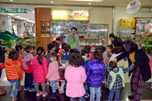 小樹幼兒園參訪花蓮郵局