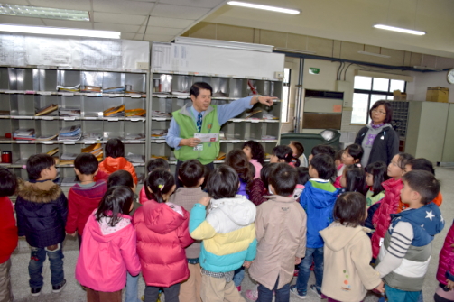 小樹幼兒園參訪花蓮郵局