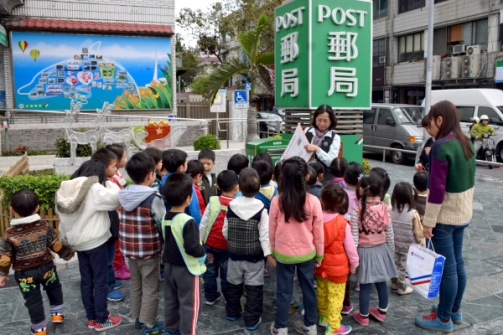 小樹幼兒園參訪花蓮郵局