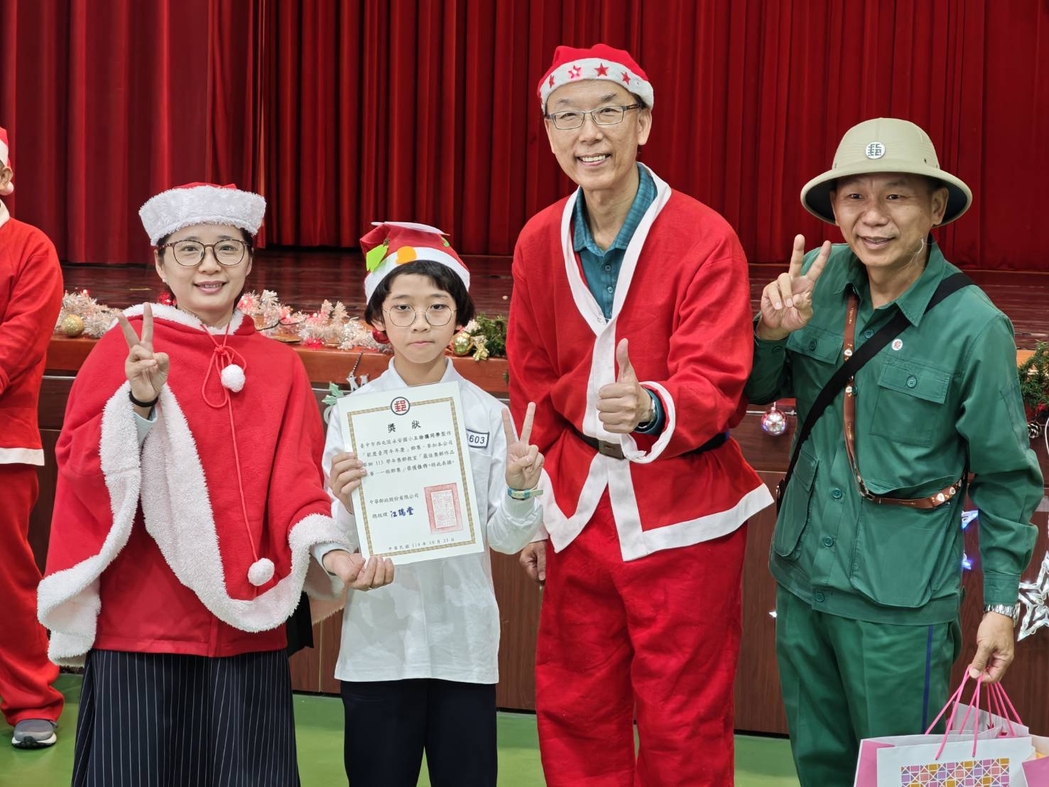 永安國小「歡慶聖誕節明信片書寫」活動