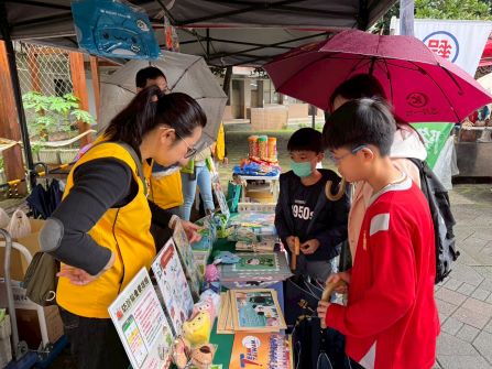 東信國小校慶設攤展業