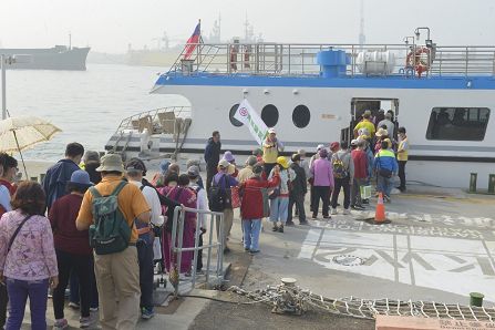 「高雄郵局樂齡運動 銀髪踏青樂悠郵」