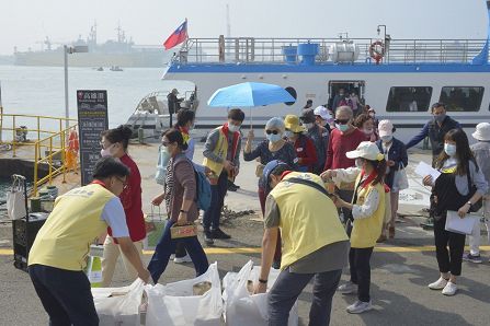 「高雄郵局樂齡運動 銀髪踏青樂悠郵」