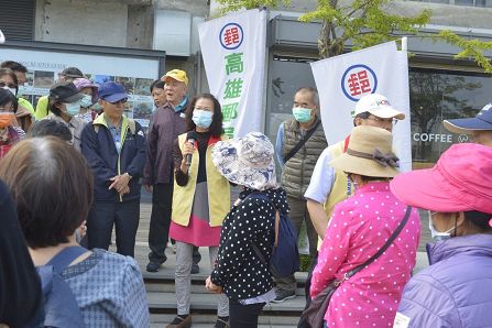 「高雄郵局樂齡運動 銀髪踏青樂悠郵」