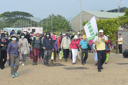 「高雄郵局樂齡運動 銀髪踏青樂悠郵」