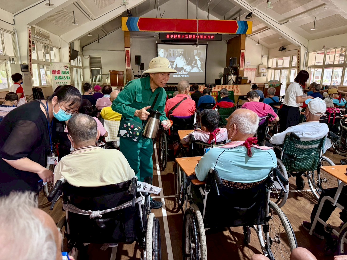 財團法人台灣郵政協會暨臺中郵局關懷獨居長者 辦理仁愛之家「中秋節關懷獨居長者」公益活動