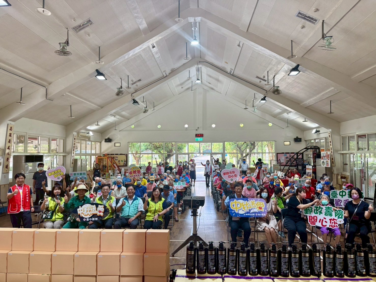 財團法人台灣郵政協會暨臺中郵局關懷獨居長者 辦理仁愛之家「中秋節關懷獨居長者」公益活動