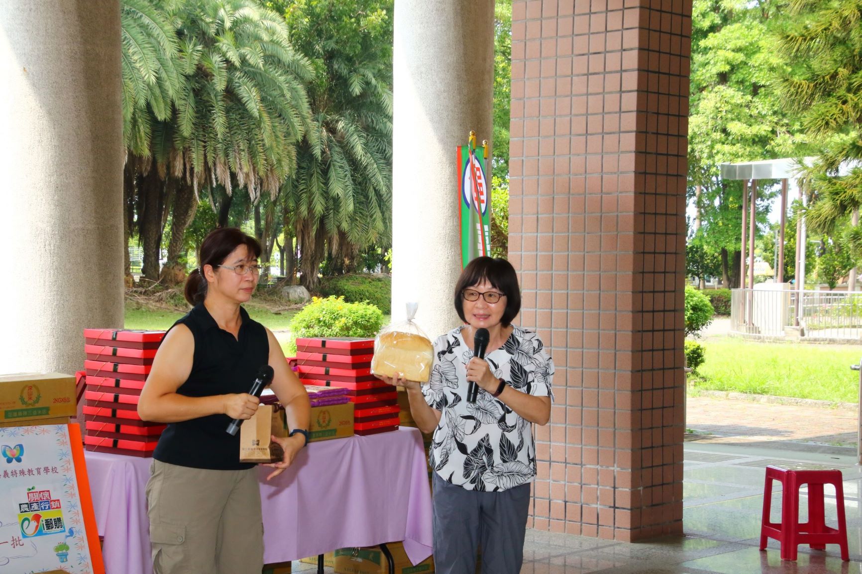 嘉義郵局與台灣郵政協會辦理公益關懷捐贈活動，嘉惠弱勢學童