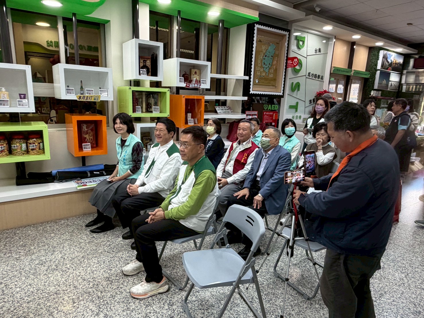 『馬躍助學路．愛心齊奔馳』臺南郵局挺南家扶助學特賣會