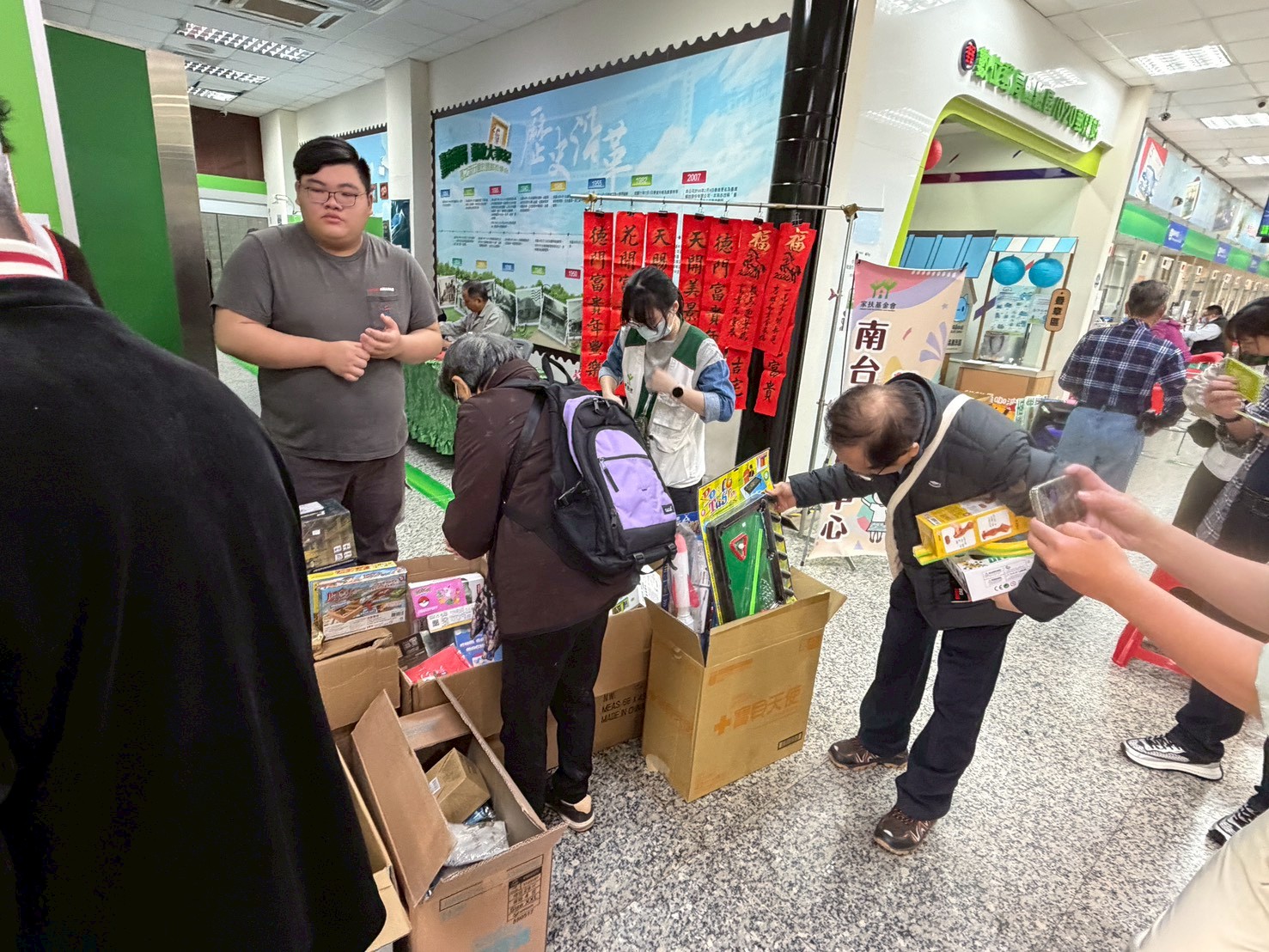 『馬躍助學路．愛心齊奔馳』臺南郵局挺南家扶助學特賣會