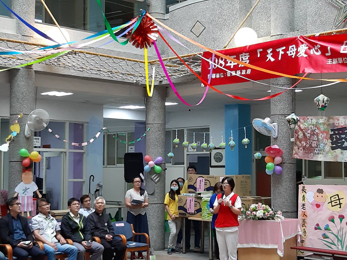 臺東郵局辦理108年慶祝母親節暨關懷獨居長者公益活動