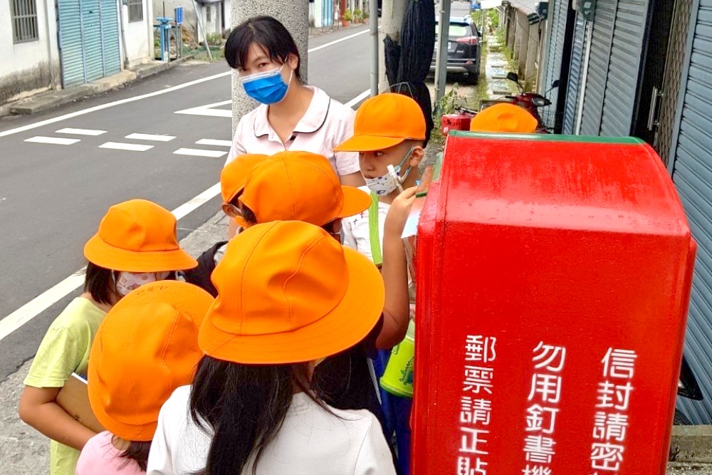富源國小學童參觀瑞穗富源郵局