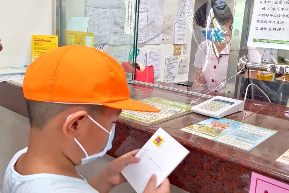 富源國小學童參觀瑞穗富源郵局