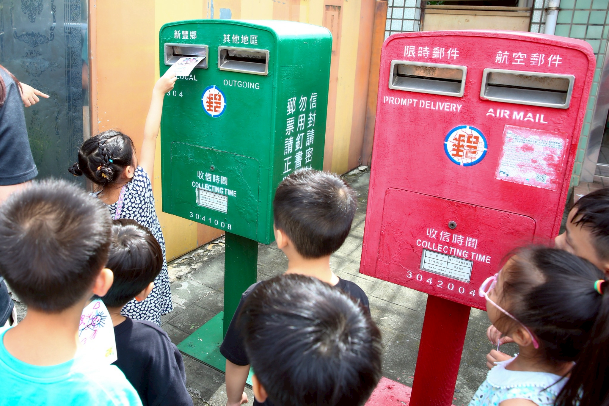 新竹郵局攜手小博士幼兒園，歡慶父親節明信片活動熱鬧登場