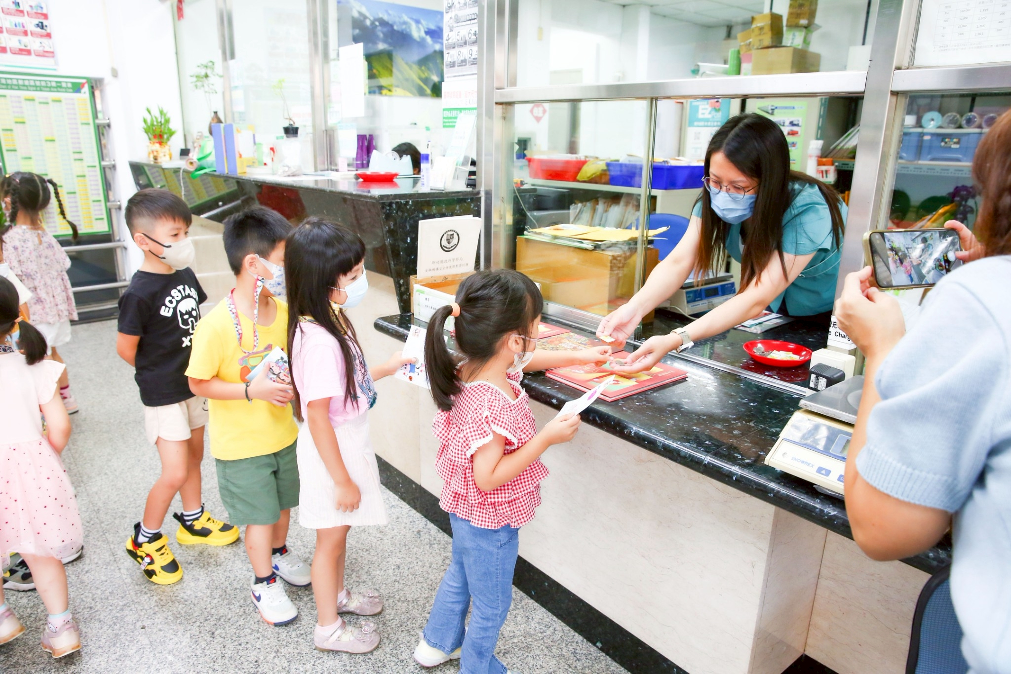 新竹郵局攜手小博士幼兒園，歡慶父親節明信片活動熱鬧登場