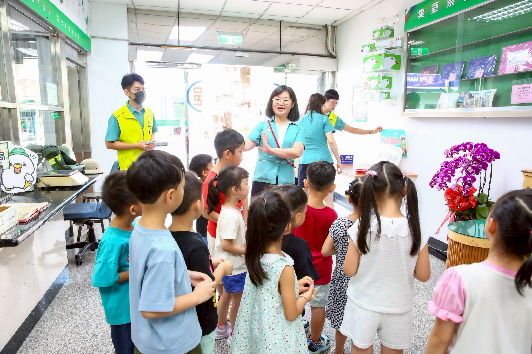 新竹郵局攜手小博士幼兒園，歡慶父親節明信片活動熱鬧登場