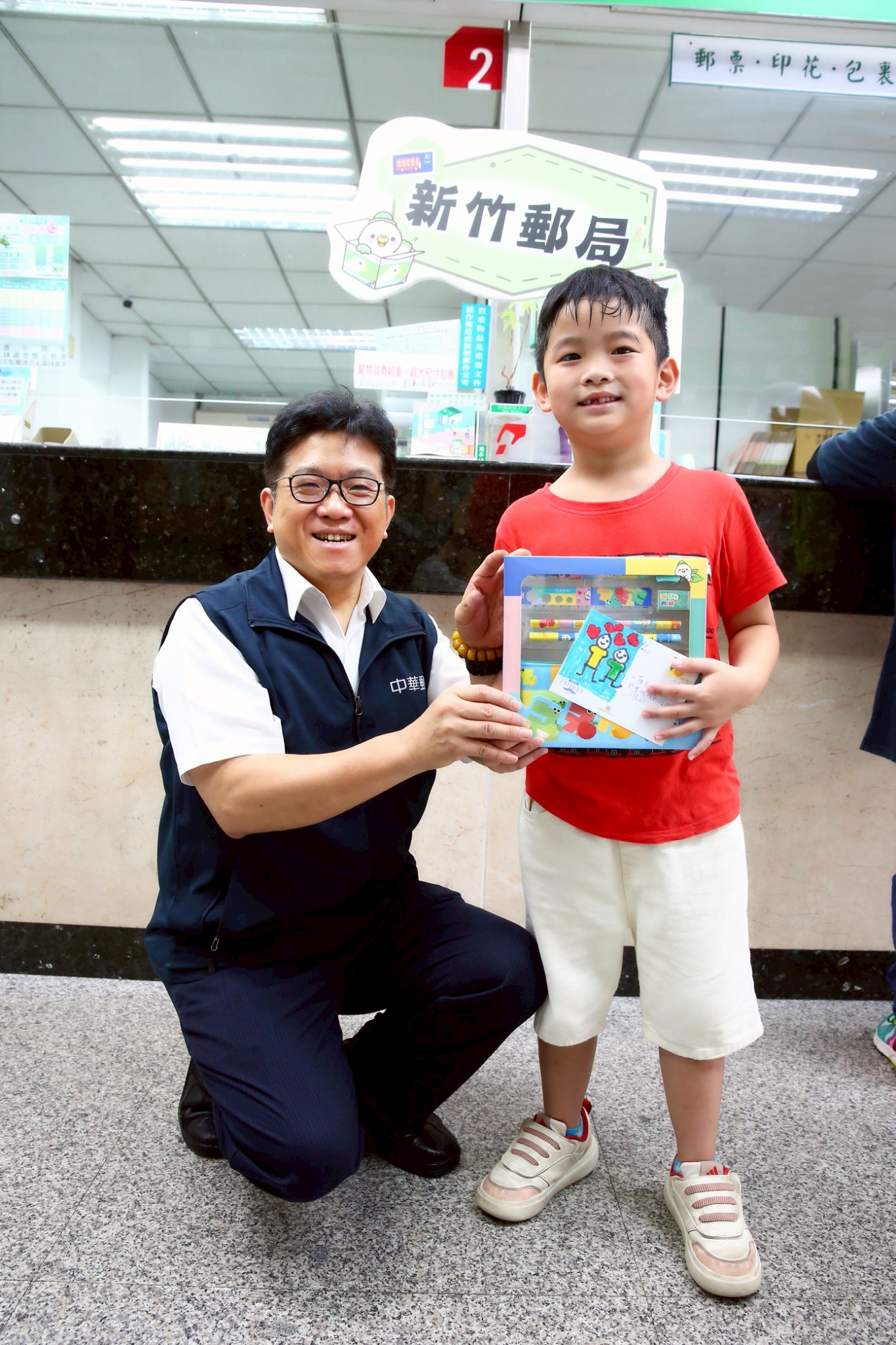 新竹郵局攜手小博士幼兒園，歡慶父親節明信片活動熱鬧登場