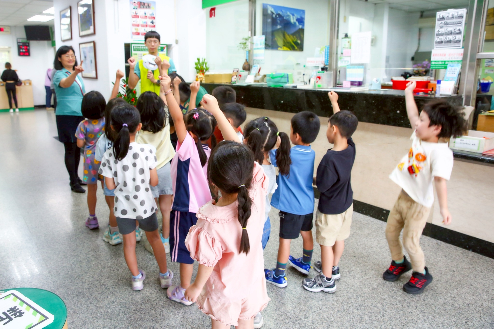 新竹郵局攜手小博士幼兒園，歡慶父親節明信片活動熱鬧登場