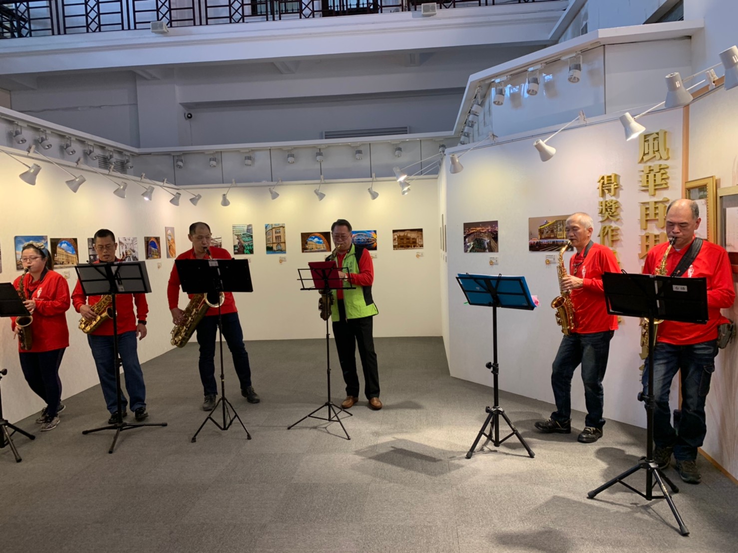 「牛轉乾坤開鴻運 揮毫賀歲送春聯」