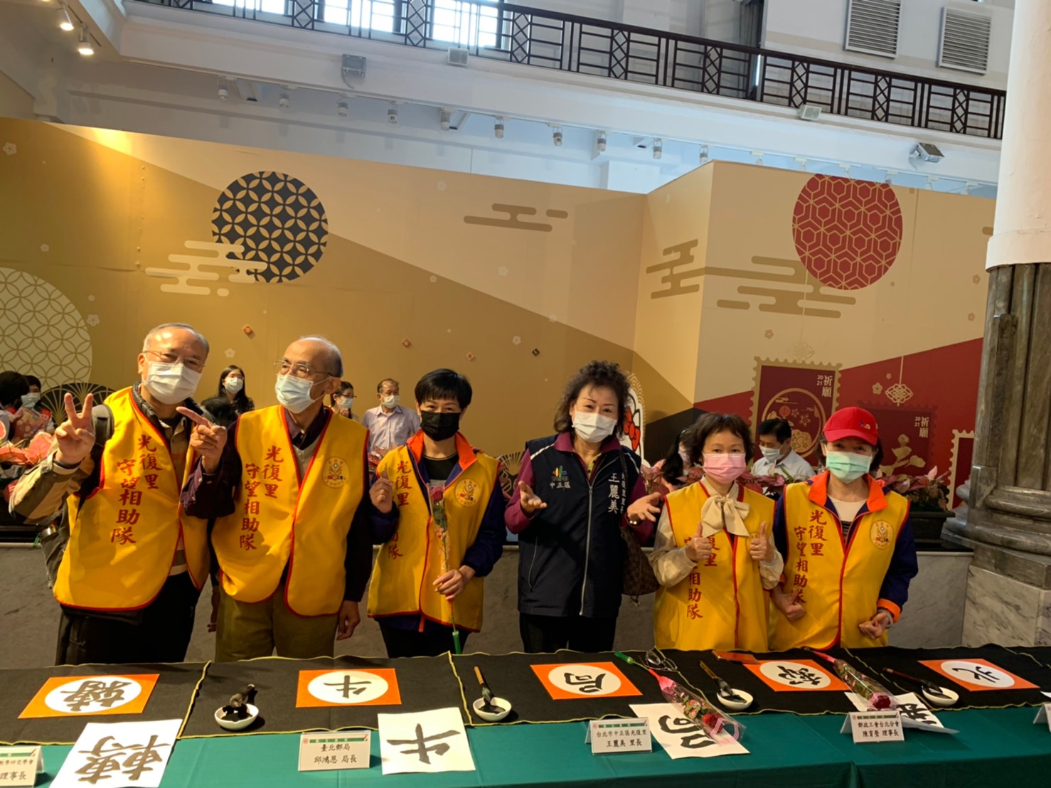 「牛轉乾坤開鴻運 揮毫賀歲送春聯」