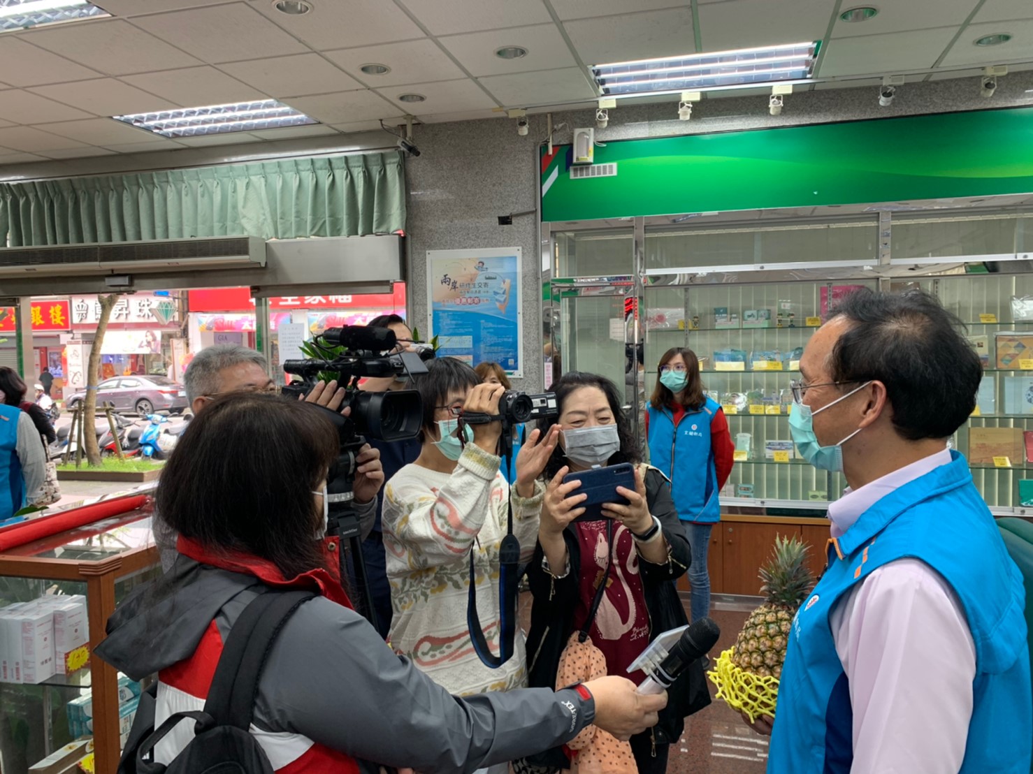 「郵政情傳遞社區愛，郵挺鳳農」活動展售試吃會