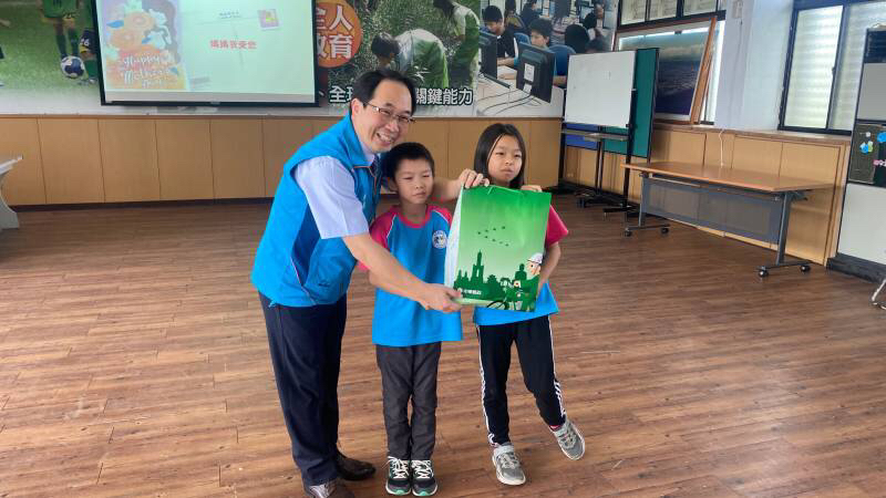 母親節溫馨情-寫明信片表孝心