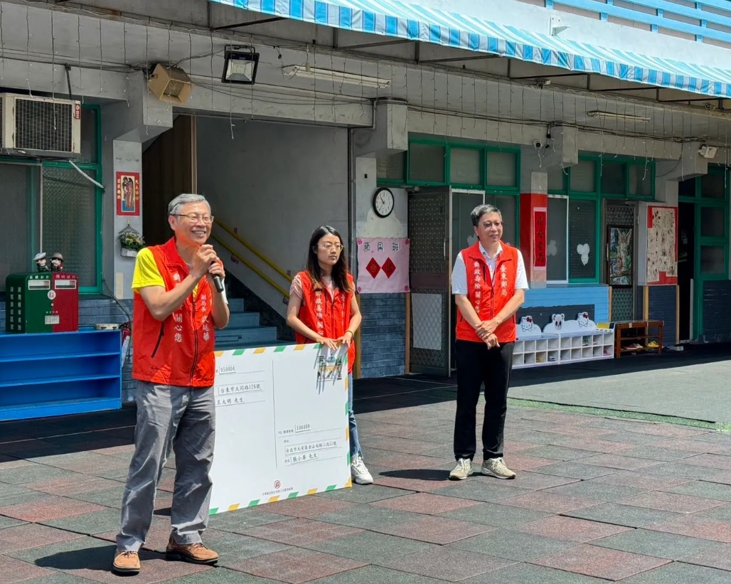 臺東郵局辦理「母親節手寫傳真情」明信片活動 天真幼兒園向媽媽傳達愛意