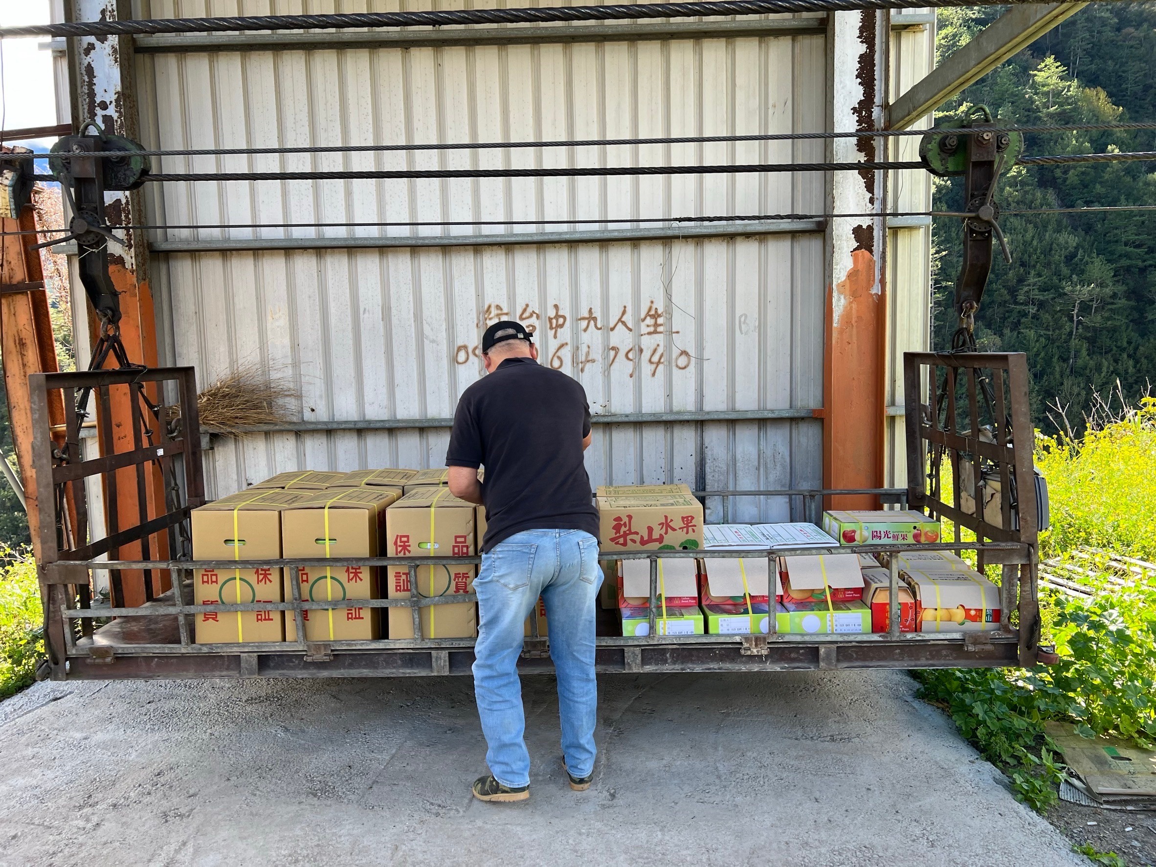 宜蘭郵局服務梨山果農  提供快捷宅配服務