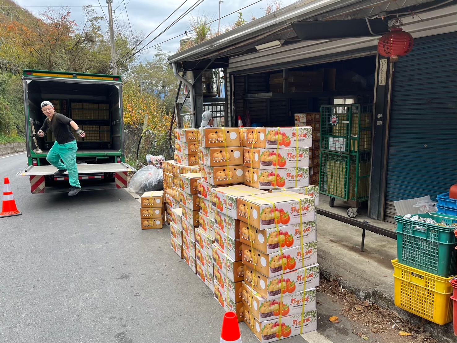 宜蘭郵局服務梨山果農  提供快捷宅配服務