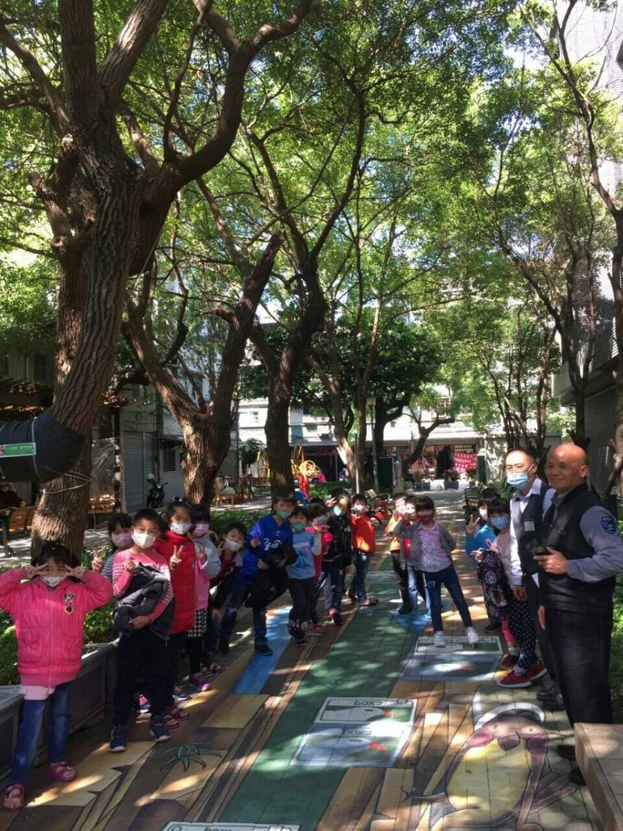 五股郵局-良華幼兒園及良華美術與語文理補習班參訪