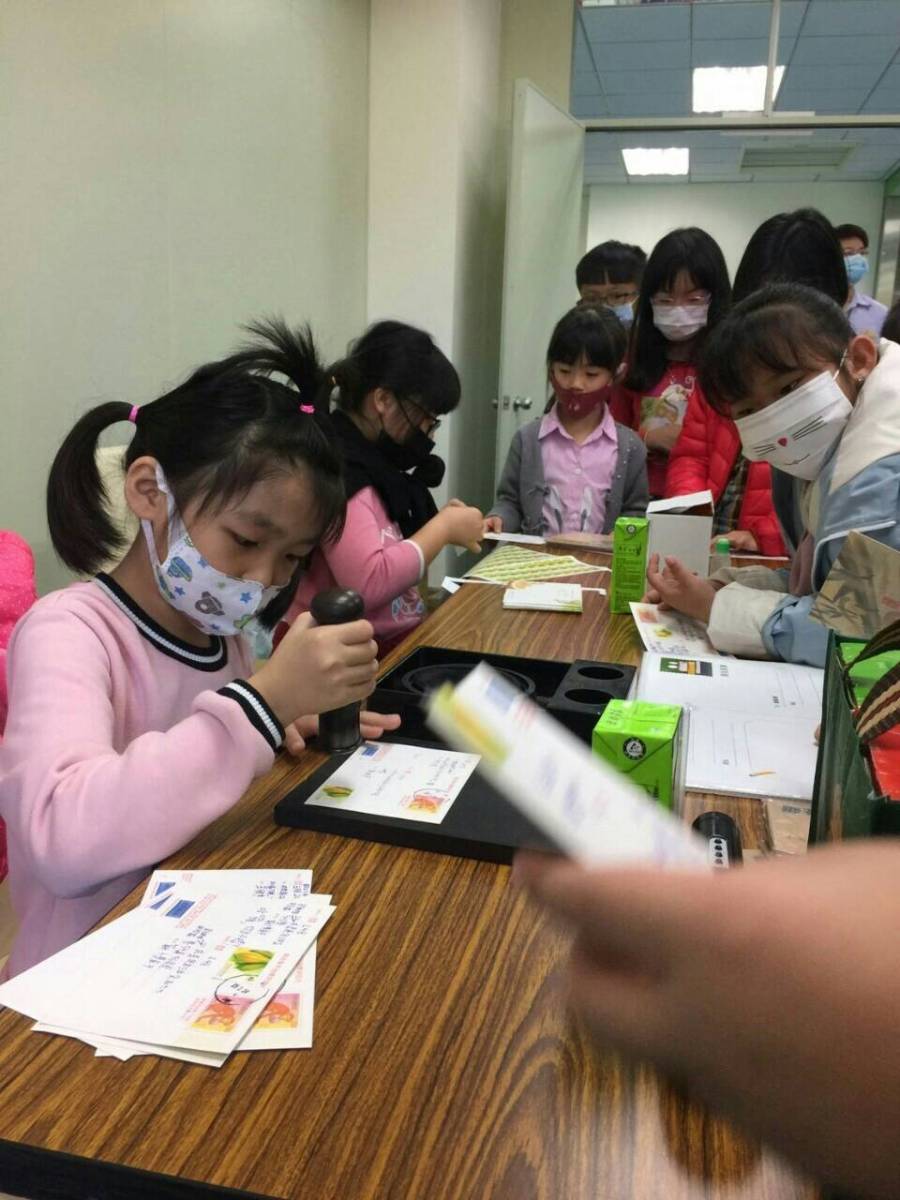 五股郵局-良華幼兒園及良華美術與語文理補習班參訪