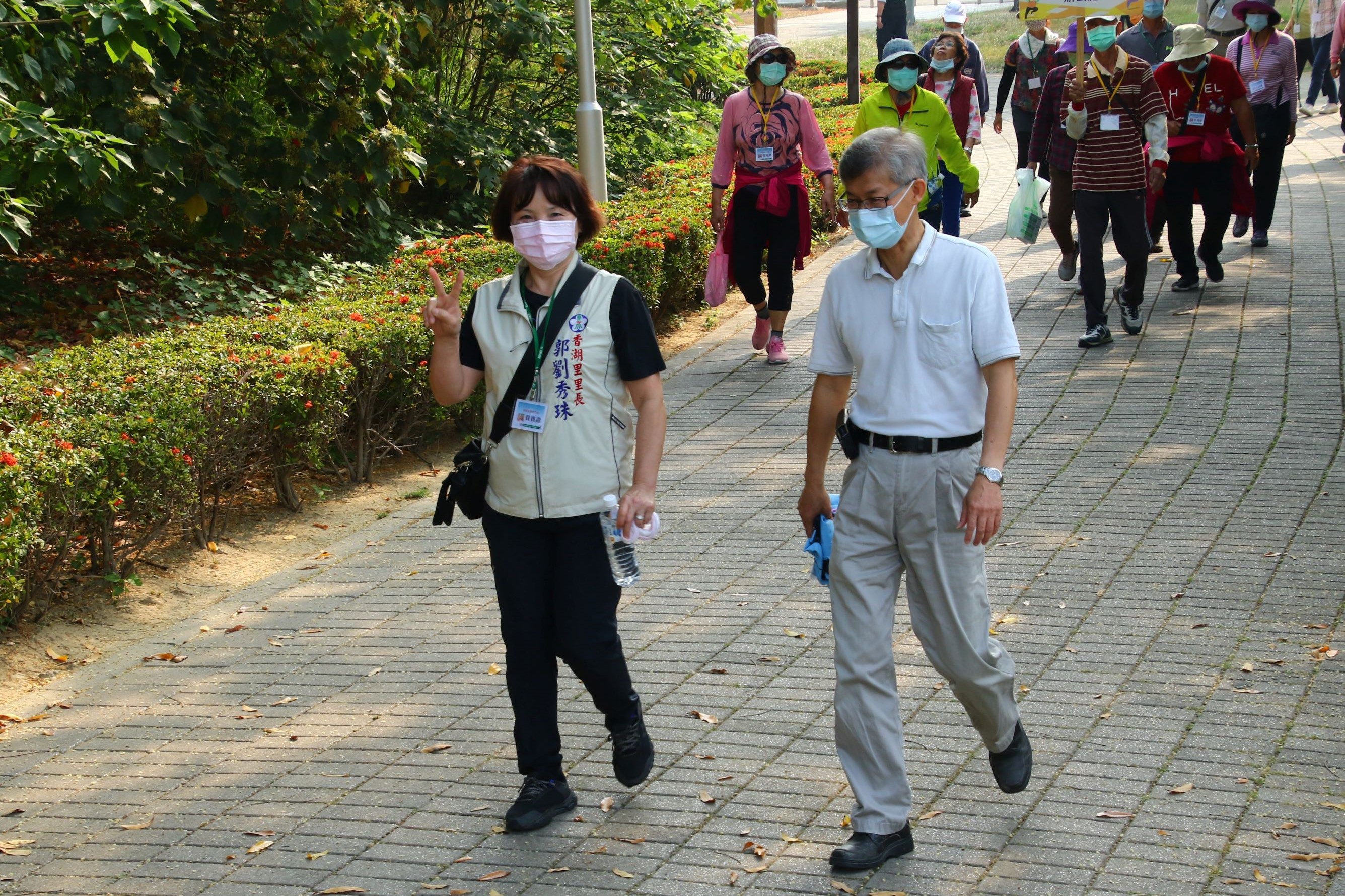 「中華郵政樂齡運動」開跑!嘉義郵局邀請銀髮保戶與樂齡鄉親踏青