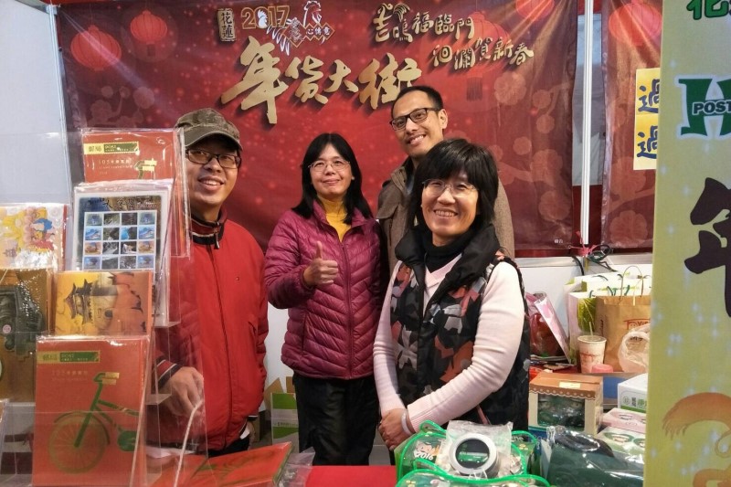 參與年貨大街活動提供包裹收件服務